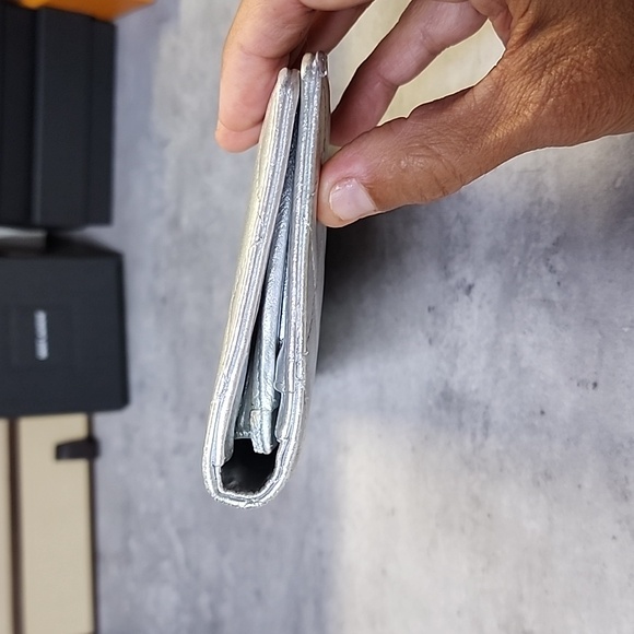 Authentic Chanel wallet - Picture 6 of 17